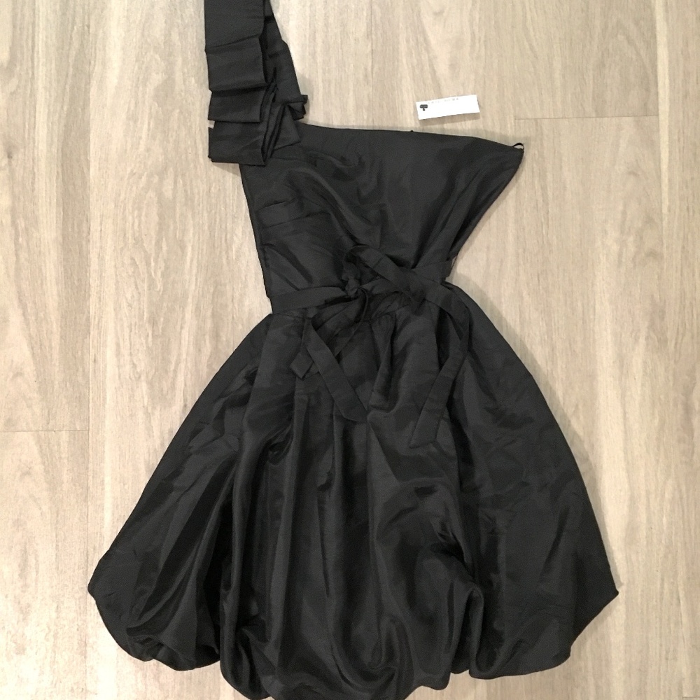 [Boutique] One Shoulder Black Pouf Dress (L)